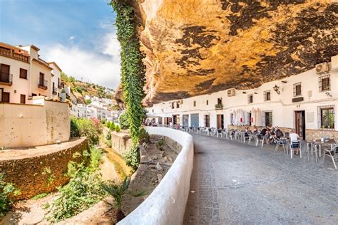 Setenil de las Bodegas, el pueblo bajo un cielo de roca