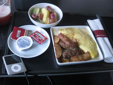 Food on First Class Delta Airlines | Michael Ocampo | Flickr