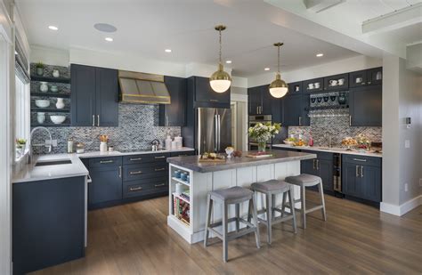 Coastal Kitchen Creates Subdued, Sophisticated Nautical Look | Builder Magazine