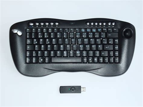 File:Wireless Media Center keyboard FK-760.JPG - Wikimedia Commons