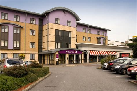 PREMIER INN LEEDS CITY CENTRE (WELLINGTON STREET) HOTEL - Updated 2022