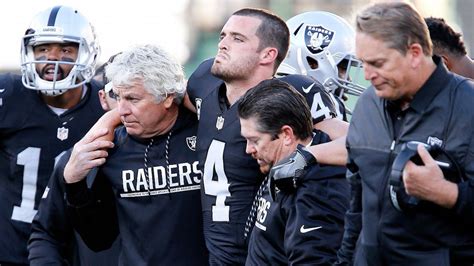 Derek Carr of Oakland Raiders helped off field with lower right leg injury - ESPN