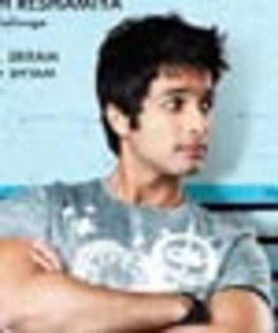 Movie Review of Shahid-Kareena's 'Milenge Milenge' | - Times of India