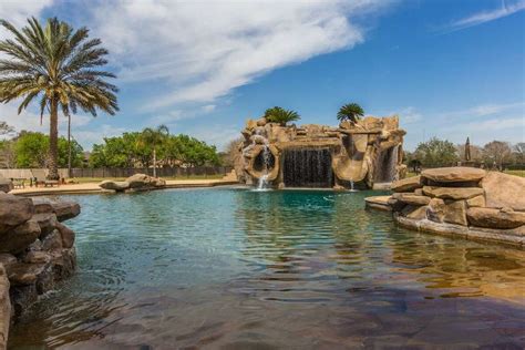 World's largest backyard swimming pool gives Texas home a tropical feel