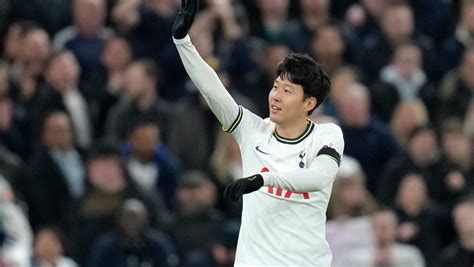 Son scores 4 minutes into his return, Tottenham up to 4th