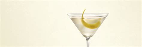 CÓctel Bombay Sapphire Martini Cocktail Recipe - Bombay Sapphire