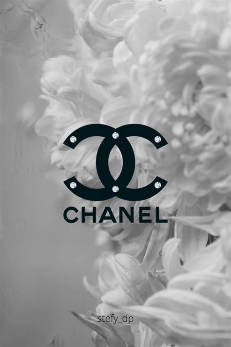 White and Grey Floral Aesthetic Wallpaper-Lockscreen|Luxury Chanel Logo ...