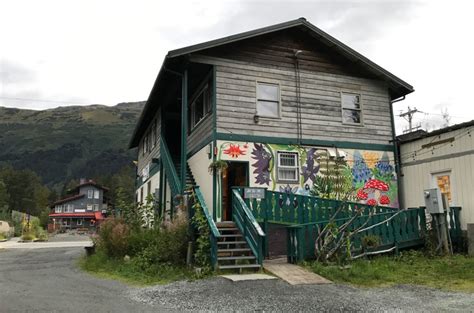 Girdwood Restaurants: Breakfast at Girdwood Picnic Club - Heels First Travel