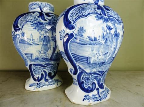 PAIR OF 18TH C DELFT VASES - Delftware/Ceramics