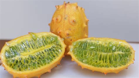 How to Eat a Kiwano Melon | Horned Melon Taste Test - YouTube