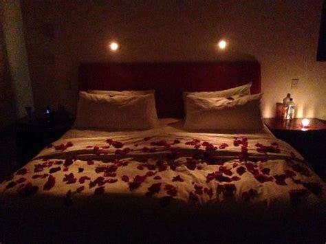 Rose Petals On Bed With Candles | Romantic room surprise, Romantic ...