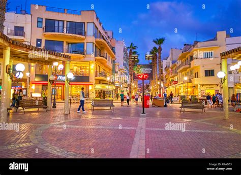 Cafes in market square evening hi-res stock photography and images - Alamy