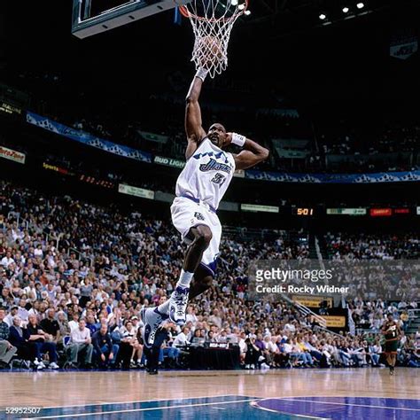 Karl Malone Dunk Photos and Premium High Res Pictures - Getty Images