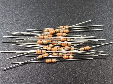 Resistor 330 Ohm 5% 1/4W (25-Pack) - ProtoSupplies