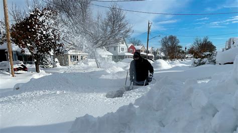 Lake-effect snow continues to paralyze Buffalo region, 77 inches of ...