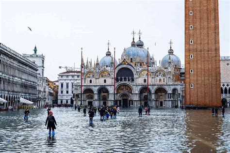 At Least 1 Killed as Venice Hit with Flooding | PEOPLE.com