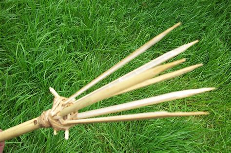 BUZZARD BUSHCRAFT: Bamboo fish spear