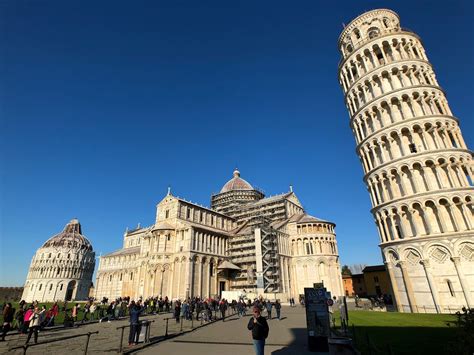 How To Be a Very Corny Tourist in Pisa, Italy