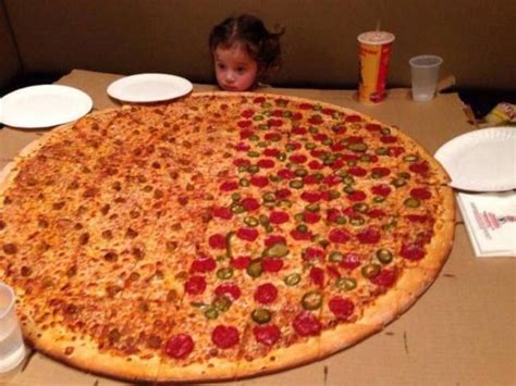 little girl giant pizza - Sep 24 2015 10:32 AM | Fooooooood & drinkkkkk ...