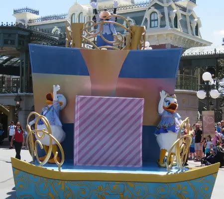 Are Daisy and Donald Duck Married? - Next Stop WDW