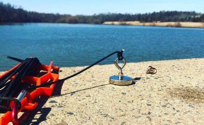 Magnet Fishing for GOLD (Everything You Need to Know!) – Detecting School