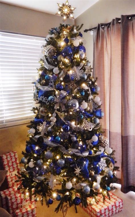 Christmas Tree : Blue, Silver, White and Gold with Mesh Ribbon | Blue christmas tree decorations ...