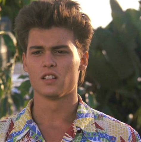 ESTRELLAS: Johnny Depp en Private Resort (1985)