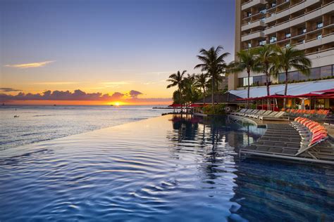 The 5 Best Hotel or Resort Pools on Oʻahu in 2021 - Hawaii Magazine
