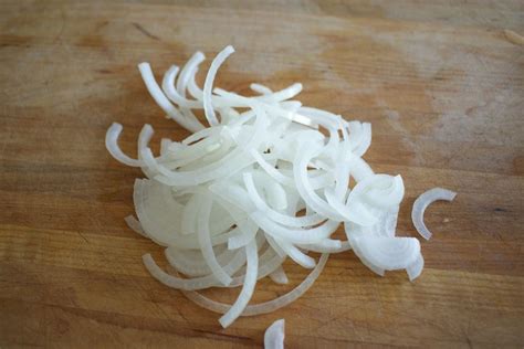 Guide to Slicing Onions With Ease