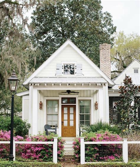 Pin by Payton Leiker on A girl can dream… | Small cottage homes, Small cottage house plans, Tiny ...