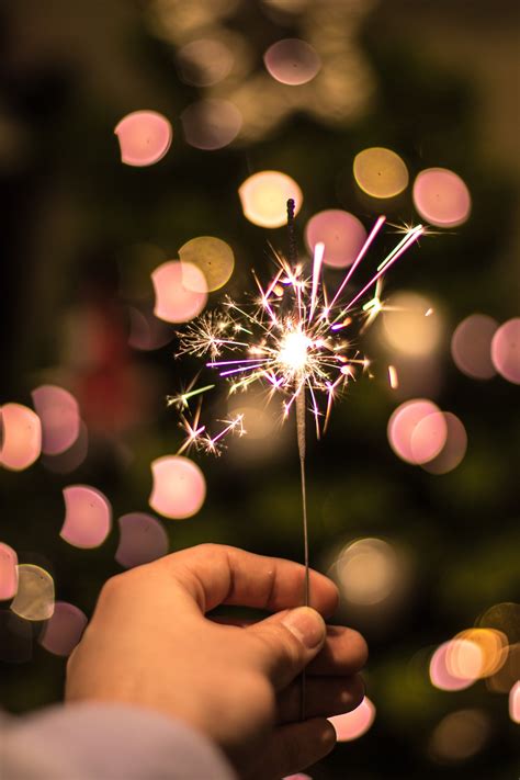 Sparkler Pictures | Download Free Images on Unsplash | Wunderkerze fotografie, Weihnachts ...