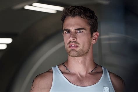 Theo James Body Divergent