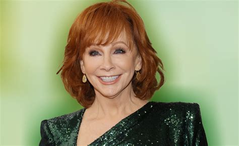 Reba McEntire Net Worth (2023) From Music, Big Sky, TV, More - Parade ...