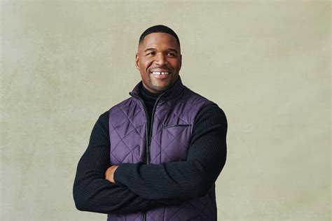 GMA's Michael Strahan posts sexy photo in purple vest & fans are all ...