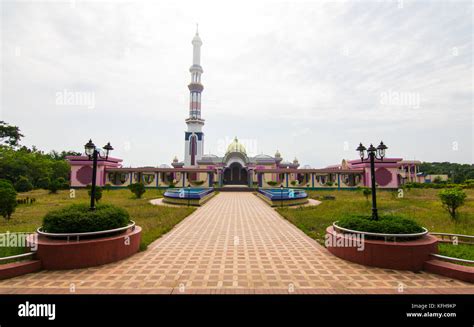 Beautiful and largest Mosque known as Guthia Mosque of Barisal in ...