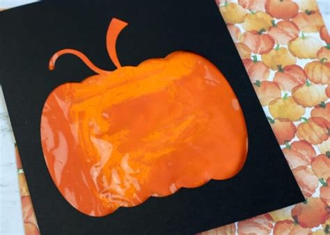 Easy, Mess-Free Pumpkin Painting in a Bag for Kids