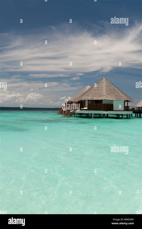 Maldives water bungalows Stock Photo - Alamy