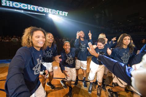 UCI students jump into basketball season | UCI News | UCI