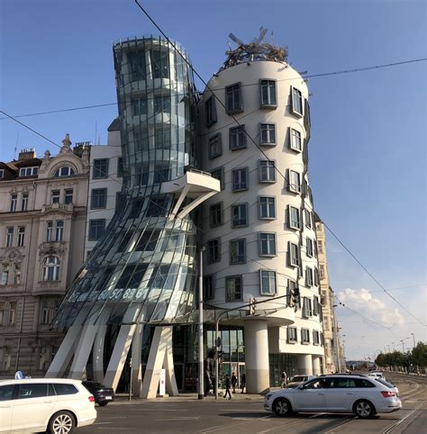 Dancing House, Czech Republic : architecture