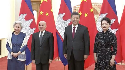 President Xi Jinping & his wife meet Cambodian royal family in Beijing ...