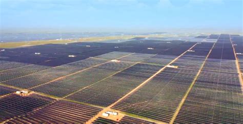 China completes world's second-largest solar power plant