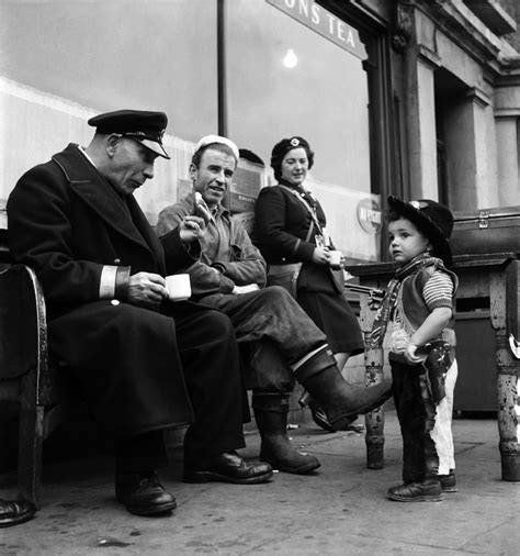 24 Impressive Vintage Photos Capture Street Moments of Children in England During the 1950s ...