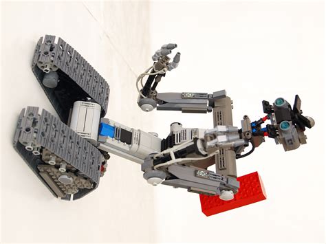 Johnny 5 robot from Short Circuit | The Brothers Brick | The Brothers Brick