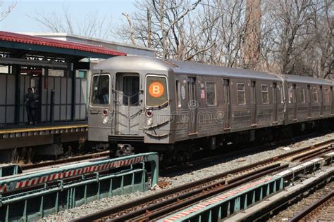 NYC Subway B Train Arrives at Avenue M Station in Brooklyn Editorial ...