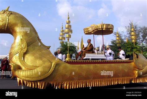 King Norodom Sihanouk's funeral procession 01 Stock Photo - Alamy