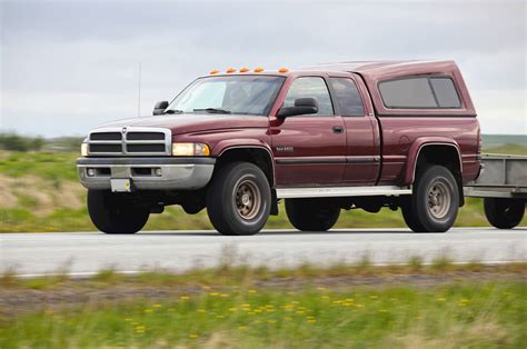 2000 Dodge Ram 2500 SLT 4x2 Quad Cab 154.7 in. WB 5-spd manual w/OD