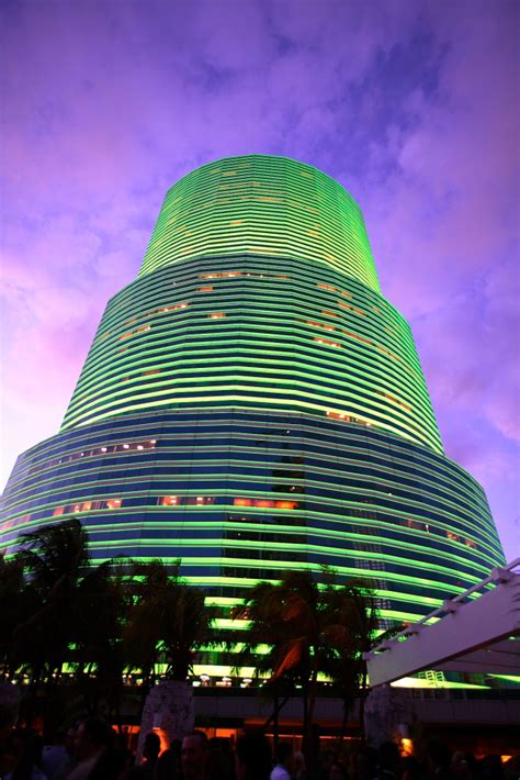 Landmark Miami Skyscraper Gets Renamed Miami Tower - WORLD PROPERTY ...