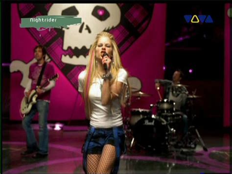 Music Video: Girlfriend - Avril Lavigne Image (1559071) - Fanpop