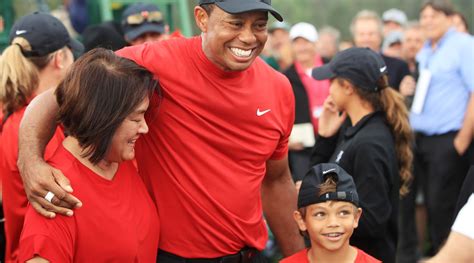 WATCH: Tiger Woods celebrates with kids, mom, girlfriend at Masters