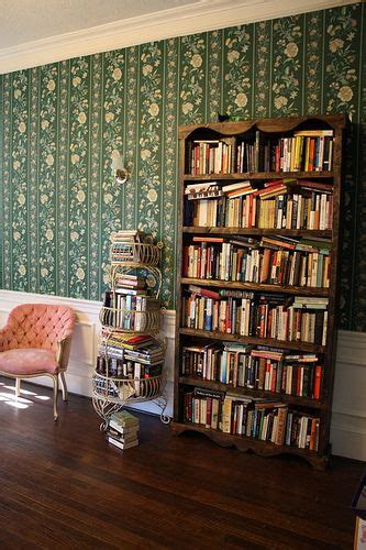 Pretty bookshelf | Vintage bookshelf, Home libraries, Home room design